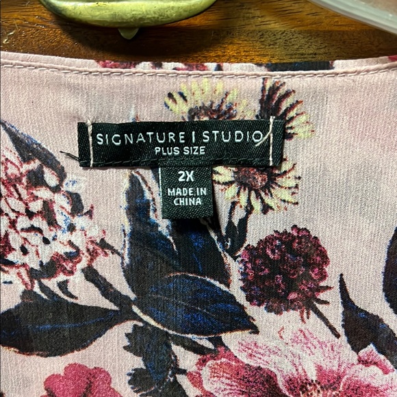 Multicolored Flutter Sleeve Tie Front Blouse - Picture 2 of 3